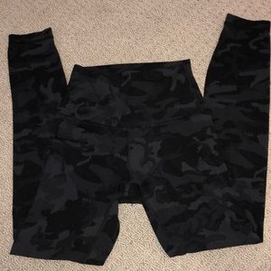 Black camo lululemon Align™ Pant 28"